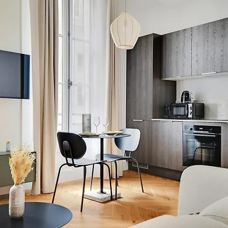 B48 Haussmann Apartman Párizs