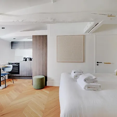 B48 Haussmann Apartman Párizs